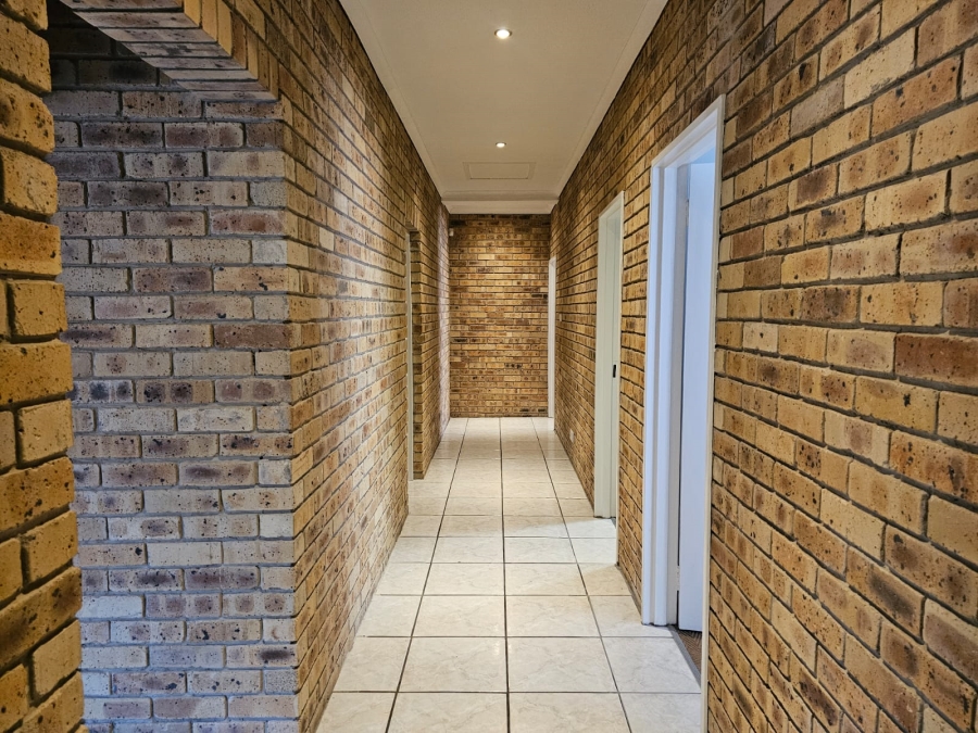 4 Bedroom Property for Sale in Jim Fouchepark Free State